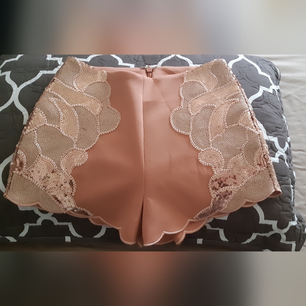 Beautiful shorts with sequins